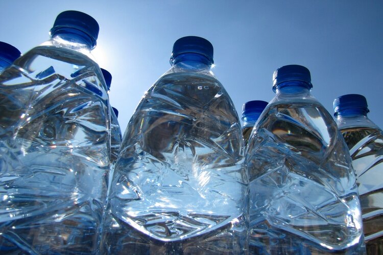 bouteilles eau plastique