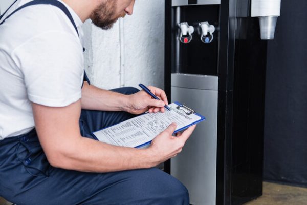 entretien maintenance distributeur eau